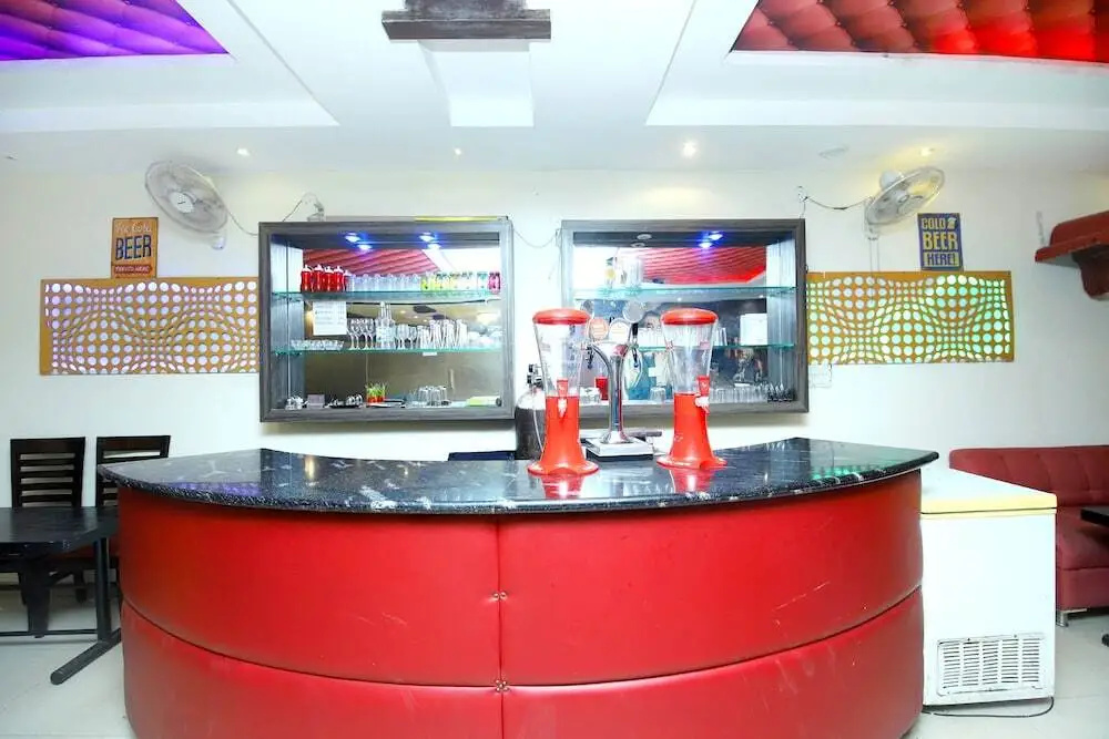 Hotel R2d by OYO Rooms