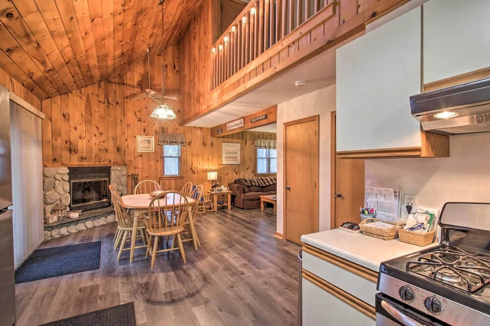 Lakeview Forest Cabin w/ Deck < 1/2 Mile to Beach!
