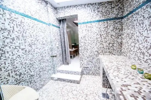 Chambres dHôtes et Suites à La Ferme de lOudon & SPA