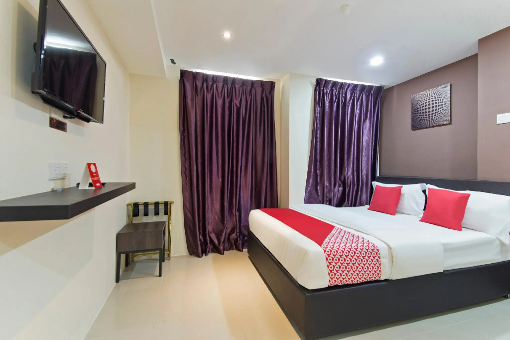 Super OYO 326 Tc Hotel