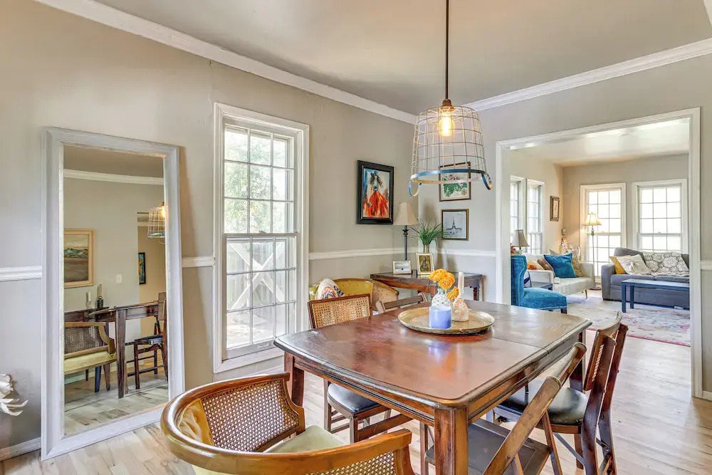 3 Mi to Dtwn Okc: Pet-friendly Paseo Gem!