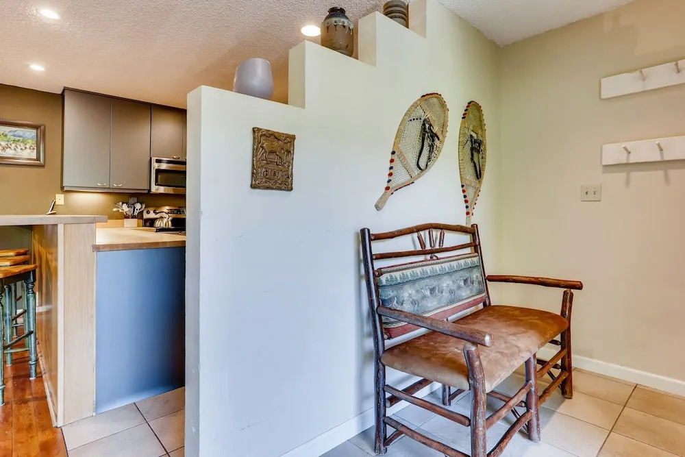 New Listing! Apres-ski Dream - Walk To Gondolas 4 Bedroom Condo