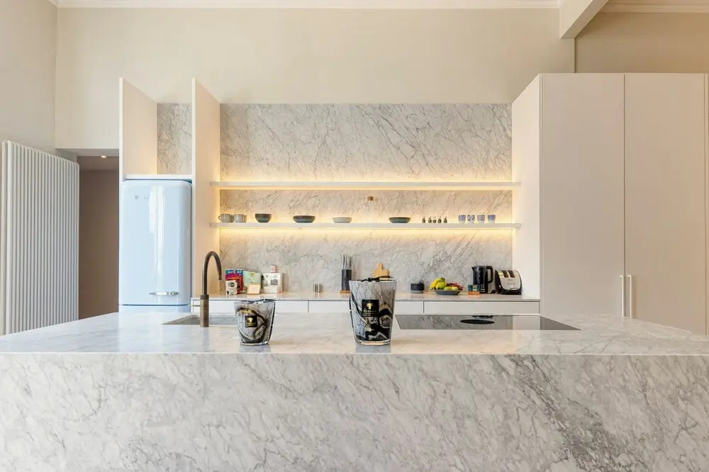 Luxurious 3-Bedroom 280sqm center