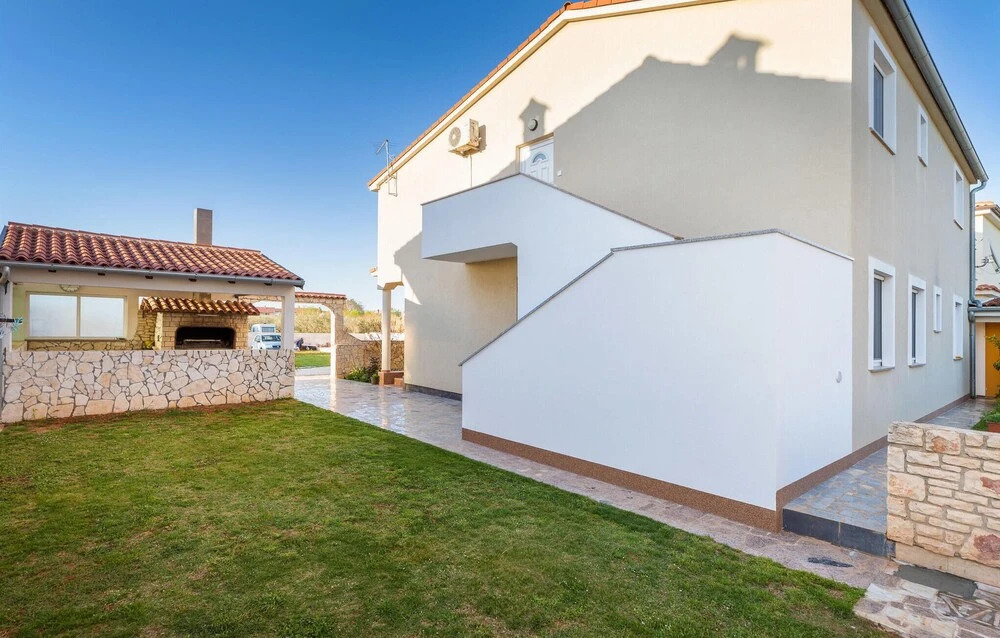 Awesome Apartment in Valbandon With Wifi and 1 Bedrooms