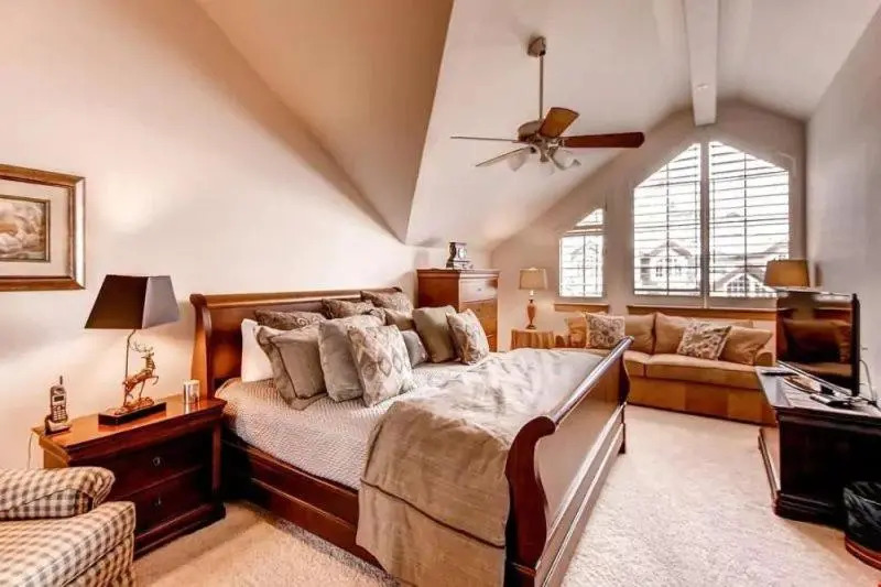 Ski, in Ski out 3 Bedroom Vacation Condo with Resort Amenities