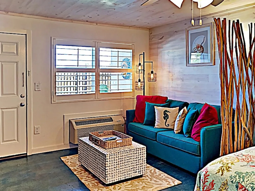 115 Sea Breeze - Salty Sea Suite 1 Bedroom 1 Bathroom Condo
