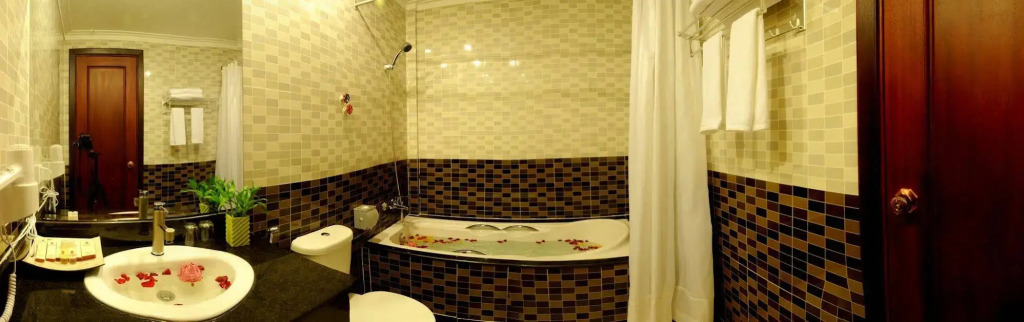 V N E Hotel