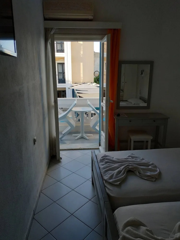 Small Apartment For 3 Pers 70meters From The Beach