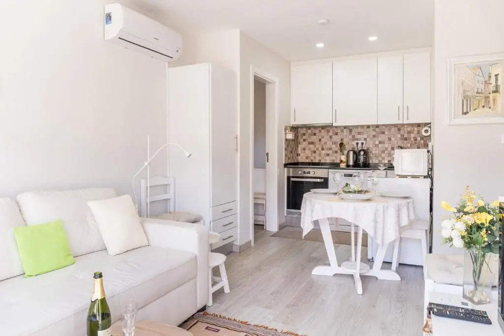 2 Bedroom house and Garden Lounge