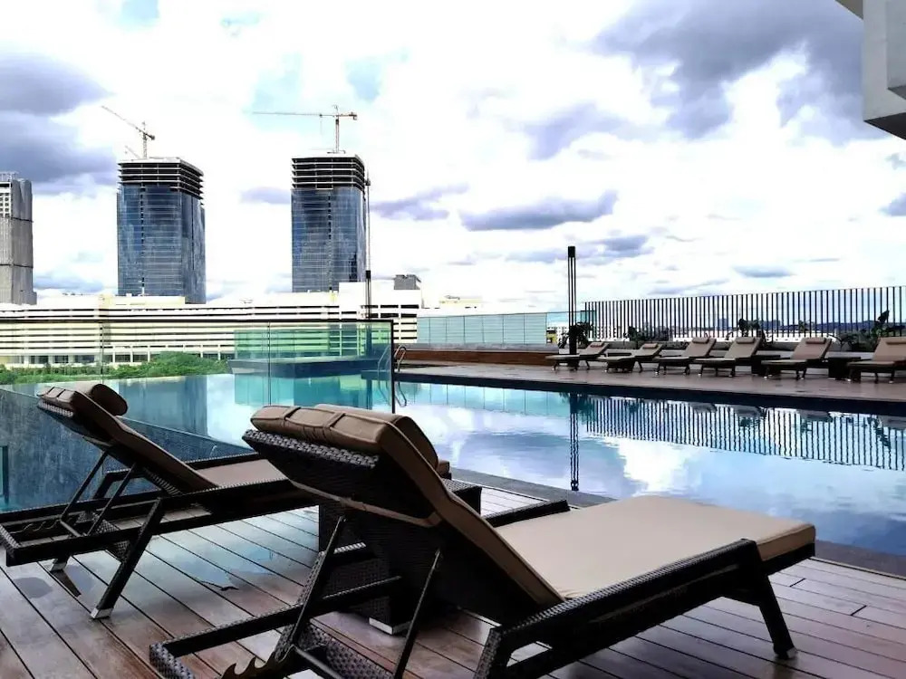 Midvalley Southkey Mosaic 2BR Suite Homestay by Jfive
