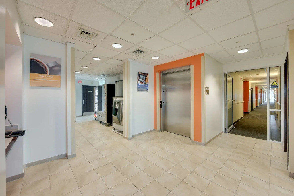 Motel 6 Brampton, ON - Toronto