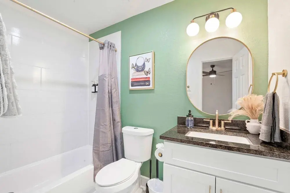 NRG Medcenter 4BD 4 5BA w Fencedyard Washerdryer