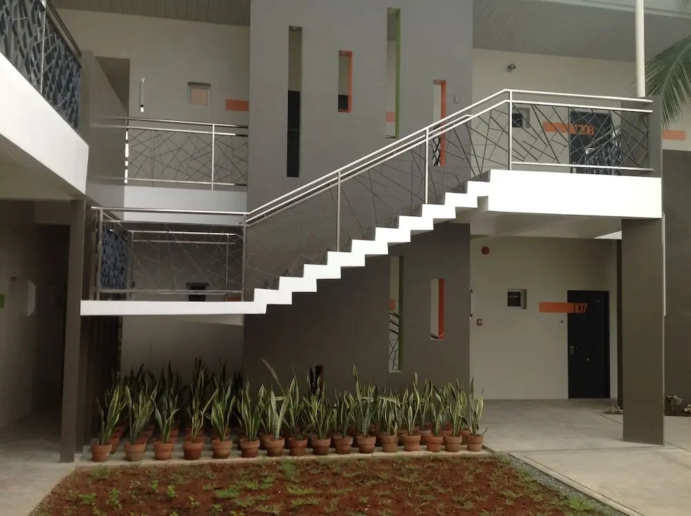 Yhotel