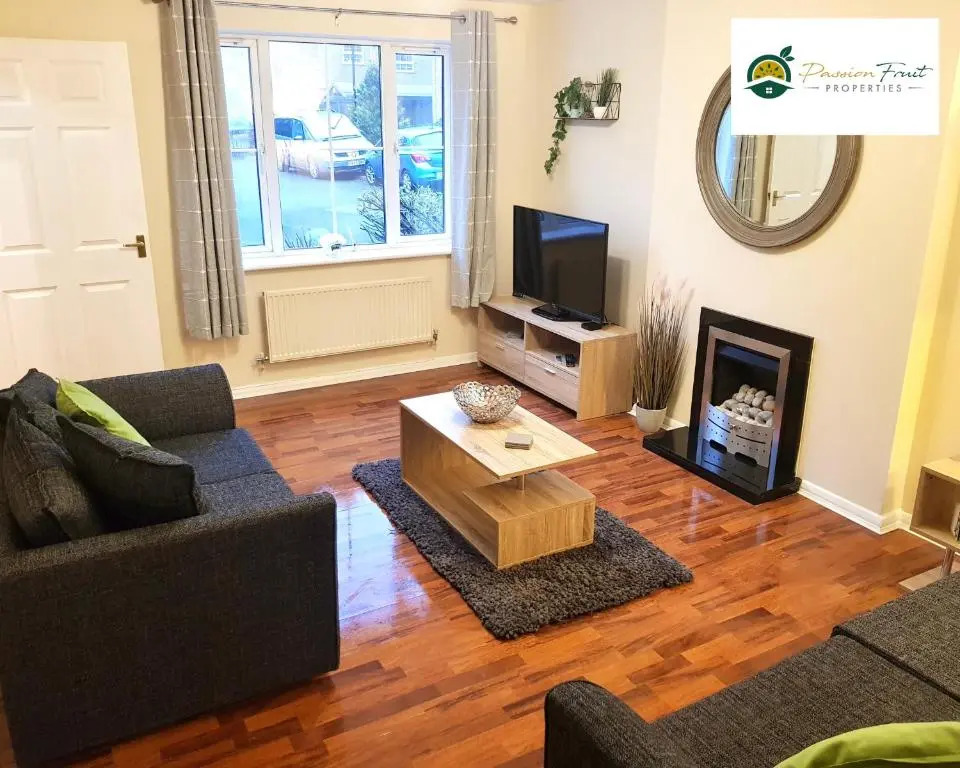 3 Bedroom 2 Bath House By Passionfruitproperties Close To Coventry City Centre - Free Wi-Fi, Driveway And Garden - 8RWC