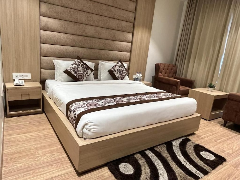 Hotel RRV with Free Parking