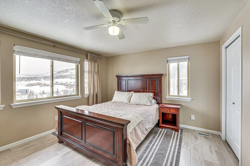 5 Mi to Ski Resort: Mtn-view Townhome in Dillon