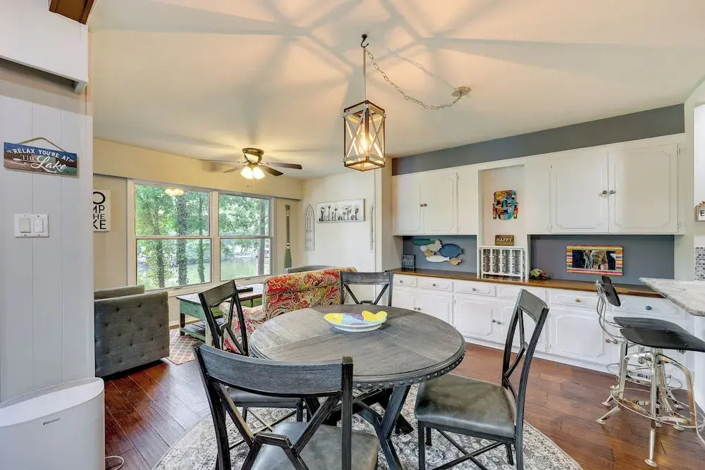 Lakefront Hot Springs Vacation Rental w/ Dock!