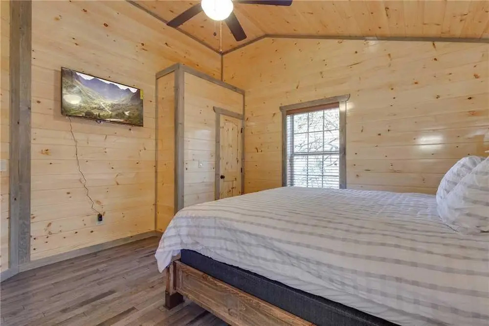 Mirror Pond - Four Bedroom Cabin