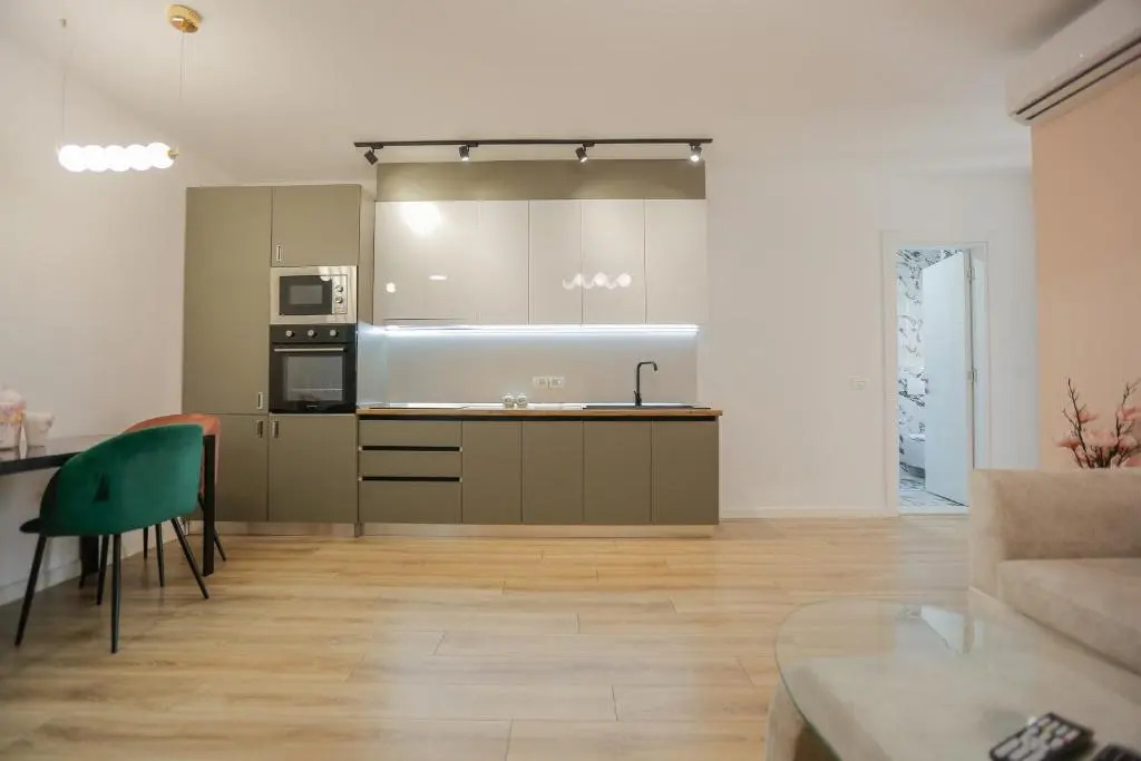 Miku Apartment-Spectacular 1BD At Komuna e Parisit