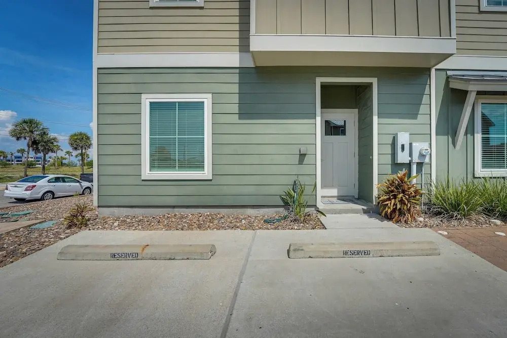Bright, Modern Corpus Christi Condo: 2 Mi to Beach