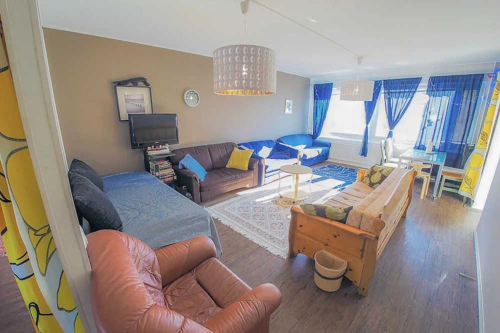 Eazy Home nearby Highway-Apartment or Private Room or Shared Room with Shared Big Kitchen,Shower,Toilet & Free Parking