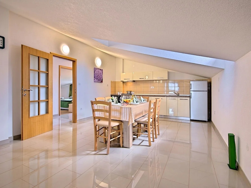 Spacious Villa for 12 Persons With Private Pool Near Rovinj and the Beach