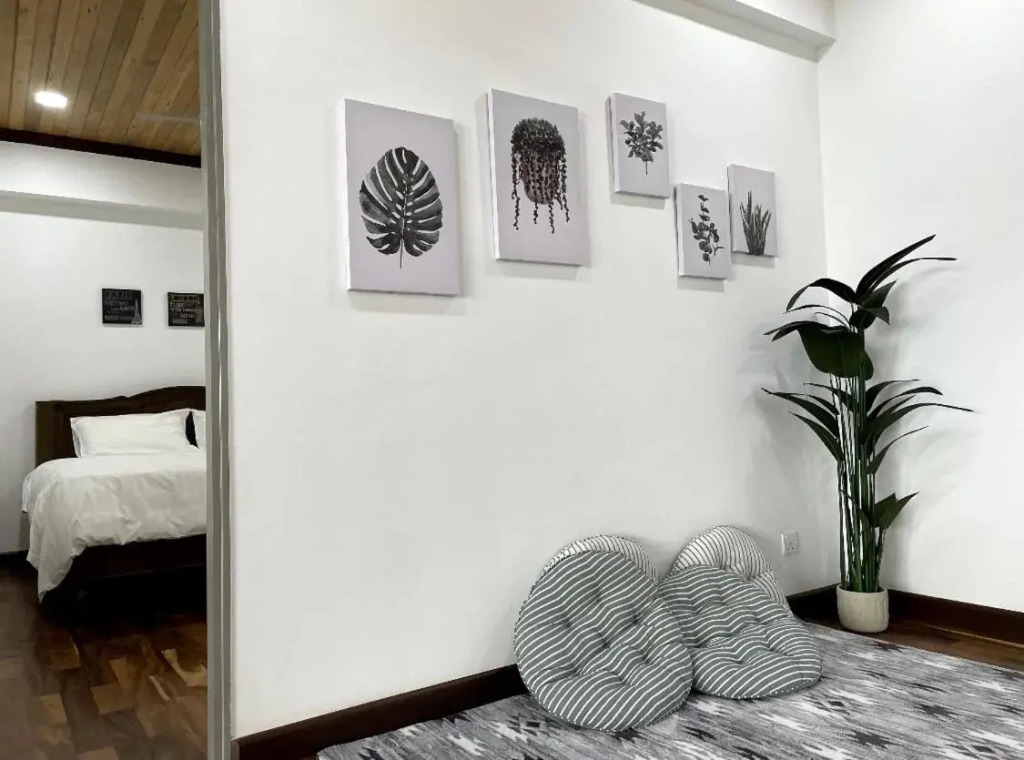 The Venus - Spacious Wooden TOP Floor Apartment