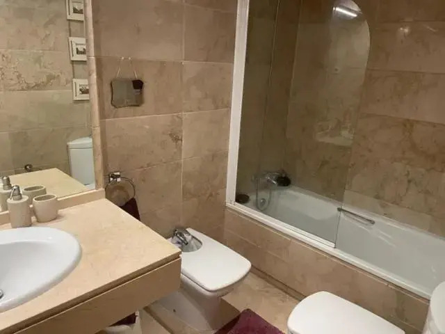 Hacienda Nagueles 1, 2 bed 2 bath, large terrace 400m from beach