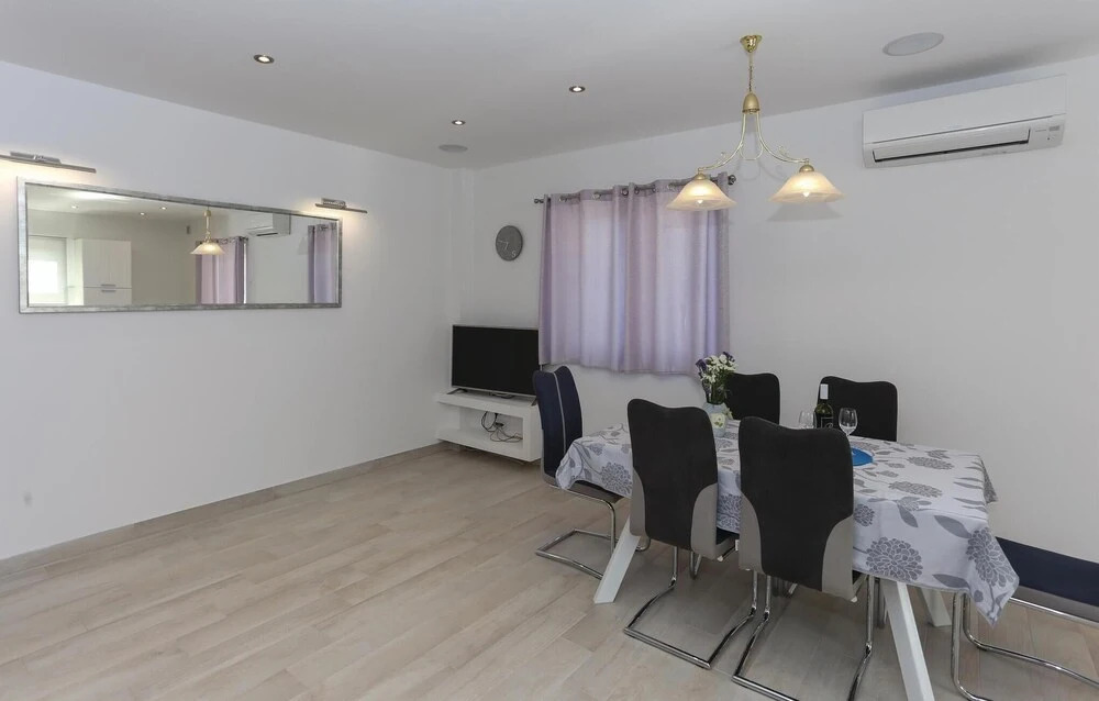 Stunning Home in Kastel Stafilic With Wifi and 6 Bedrooms