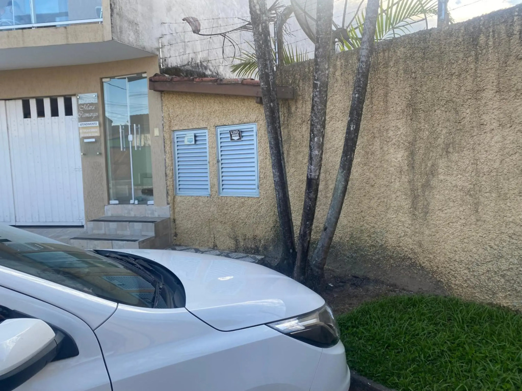 tríplex centro piscina churrasqueira e lava seca em Condomínio com 90m2