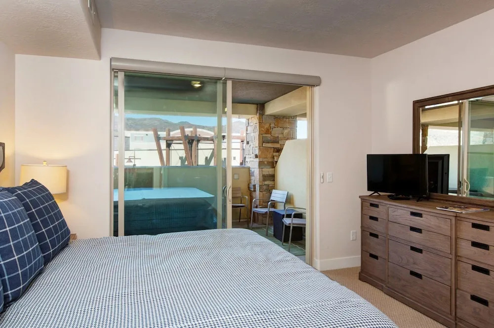 2br/2ba Newpark Terrace  W/ Hot Tub 2 Bedroom Condo