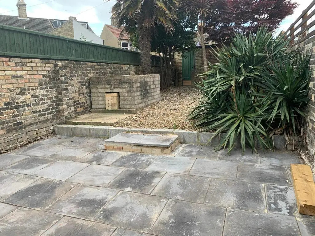 House - Sleeps up to 8 People & Free Parking