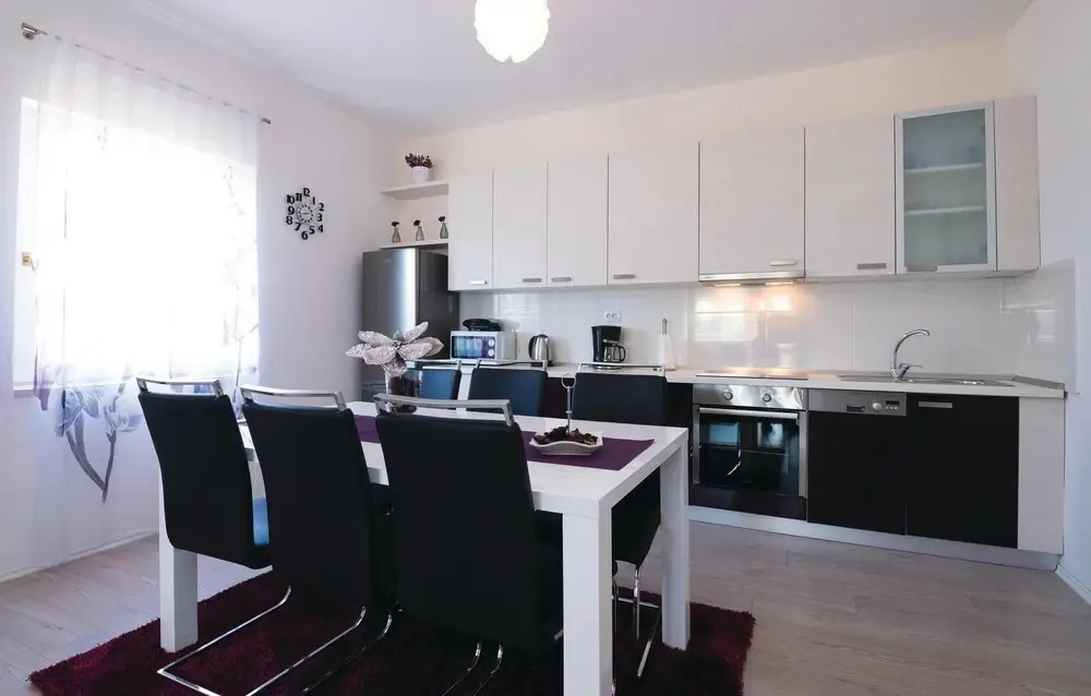 Awesome Home in Gorica With Wifi and 5 Bedrooms