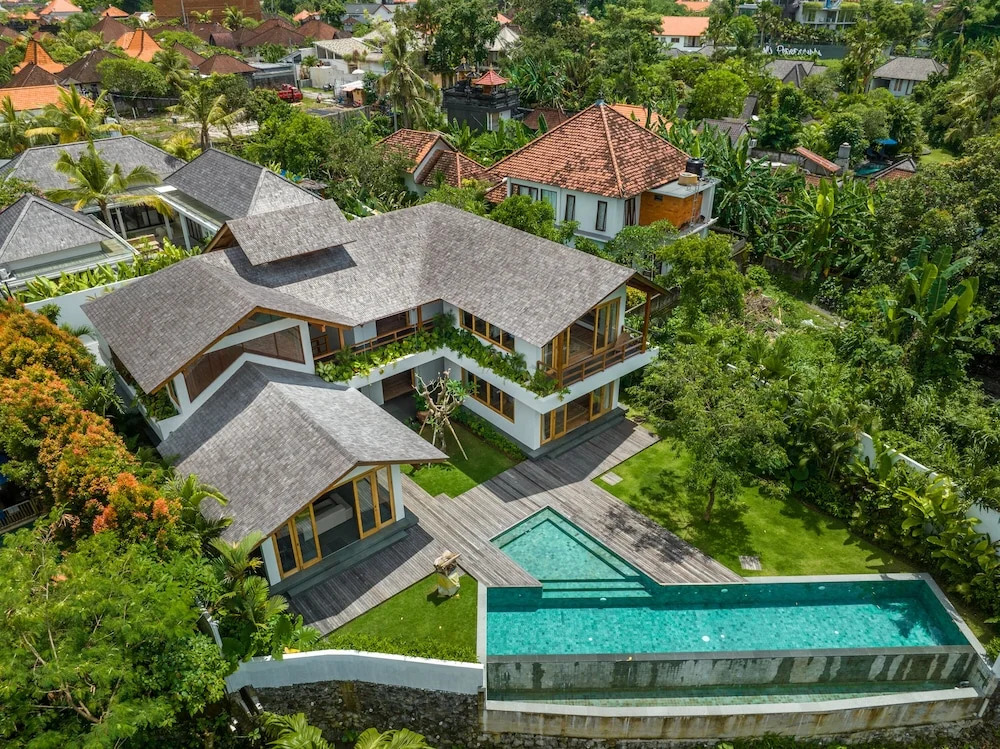 Villa Kauh - Luxury Tropical 5BR Villa