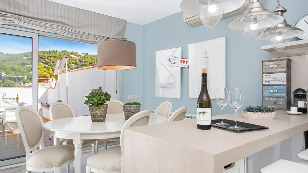 Gala in Llafranc with 4 bedrooms and 2 bathrooms