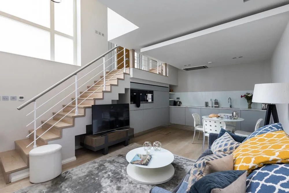 Central and Modern Split Level 2BR Covent Garden Apt
