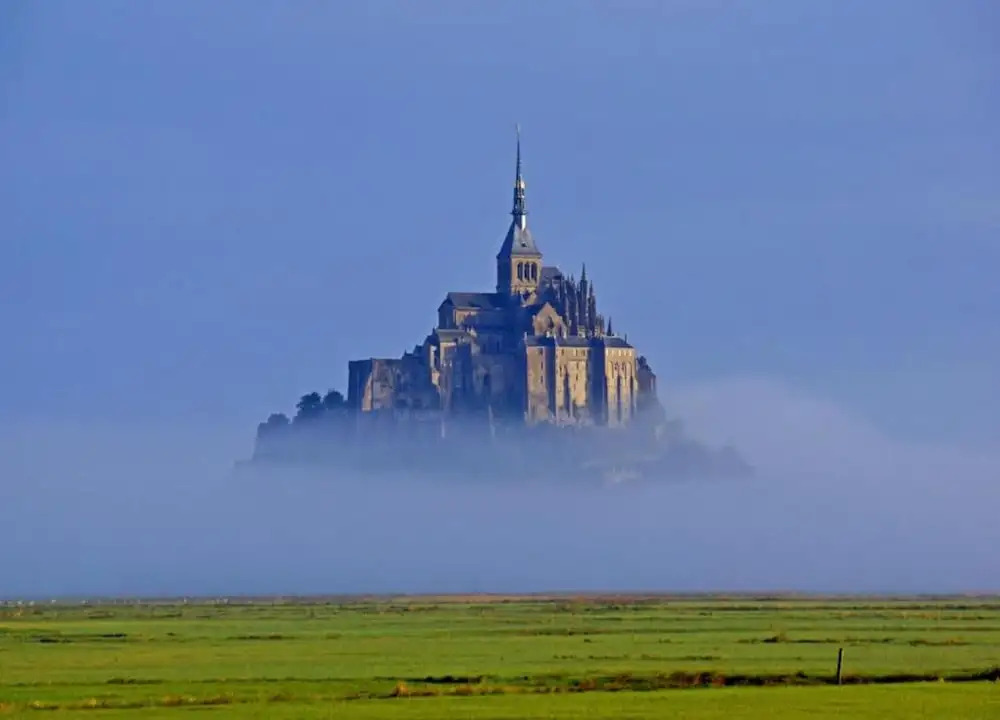 House with stunning views across the meadows