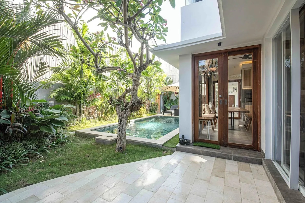 Beautiful 3BR Center Seminyak