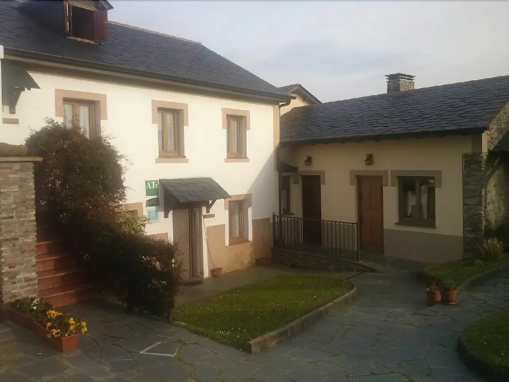 Apartamentos Rurales Romallande