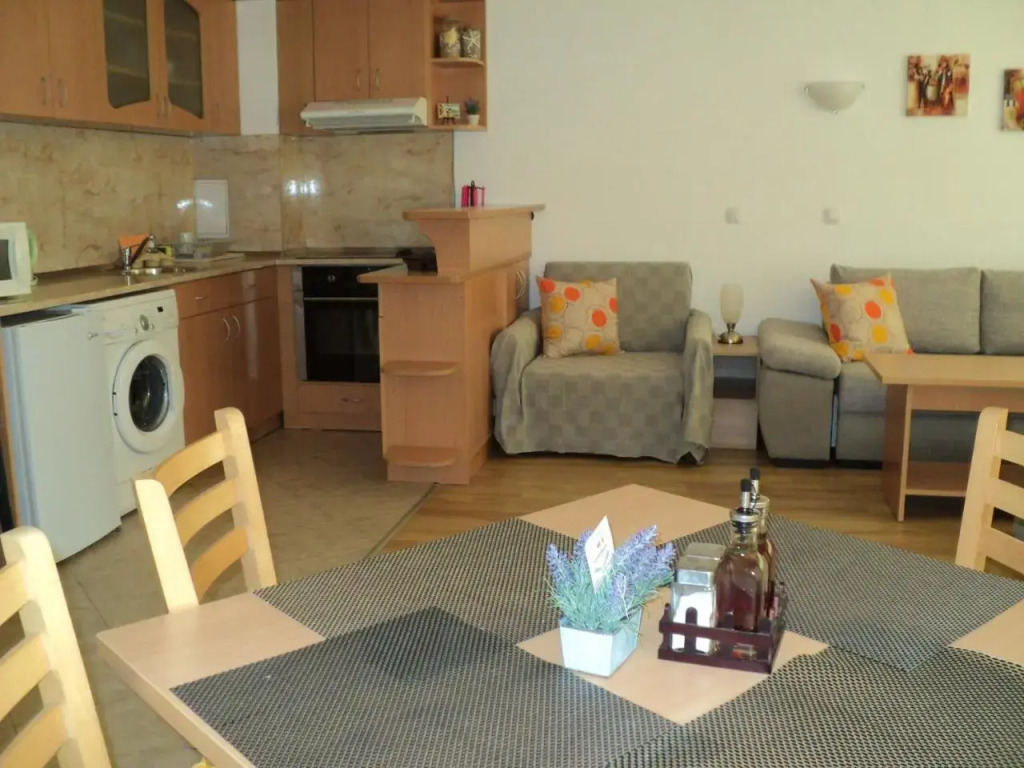 Meni Apartments and Guest Rooms