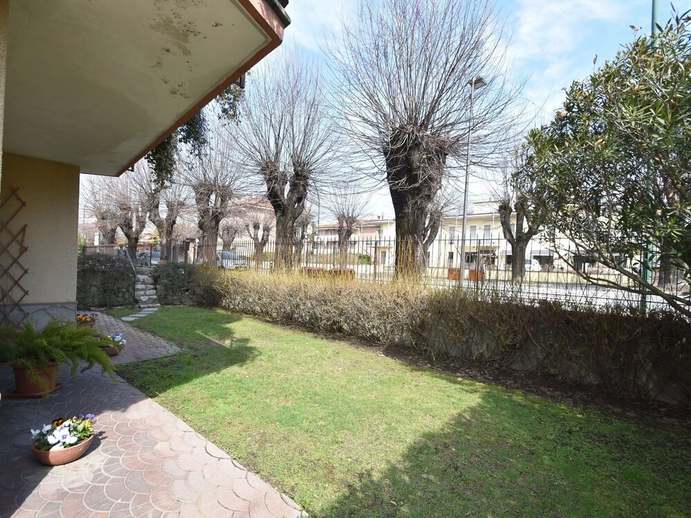 In Arona, a Short Distance From the Beautiful Lakefront