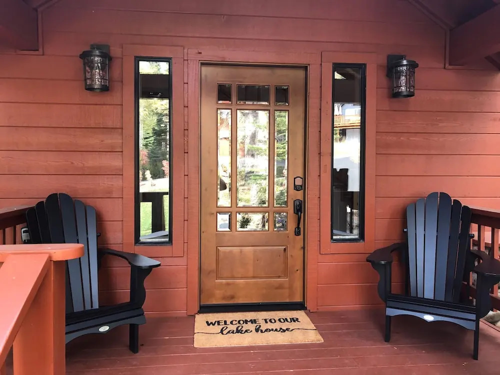 Lakeview Pine Haven: Hot Tub, Near Skiing & Beach 5 Bedroom Home