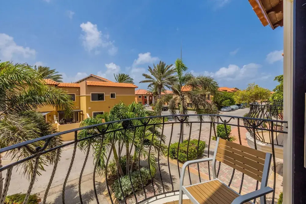 Upscale Gated Community Oasis Close to the Beach