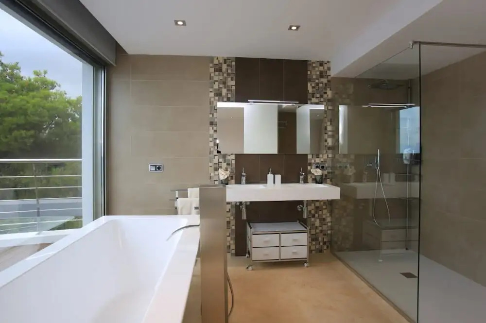 Villa - 5 Bedrooms with Pool, WiFi and Sea views - 105009