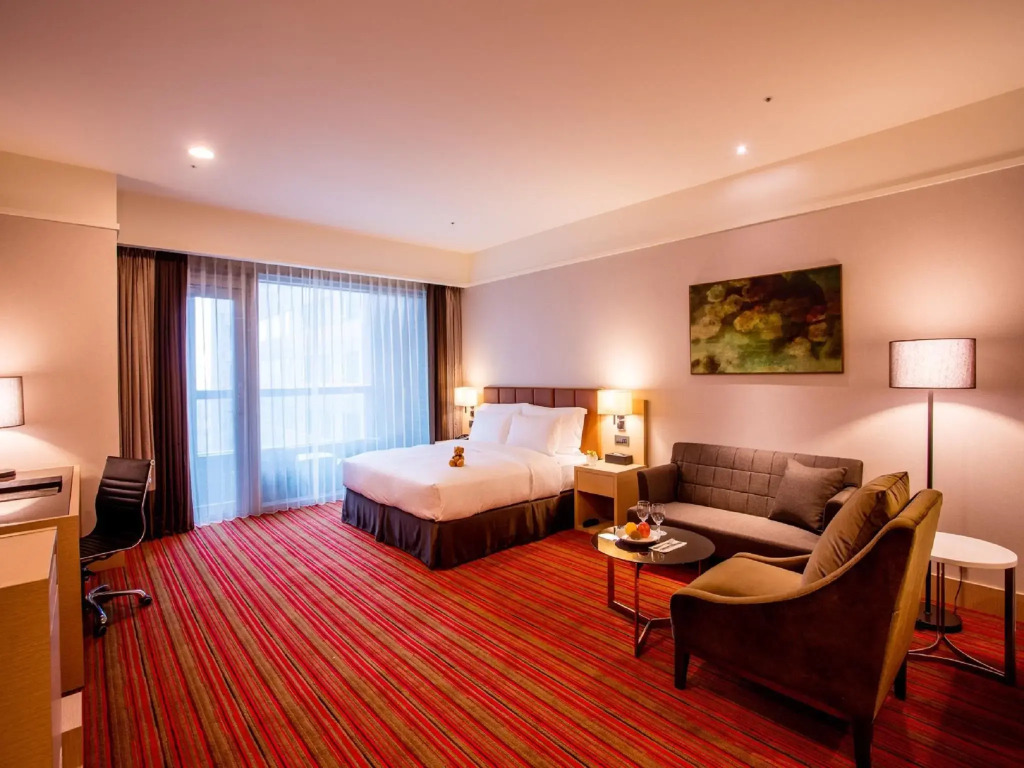 Fullon Hotel Taoyuan Airport Access MRT A8