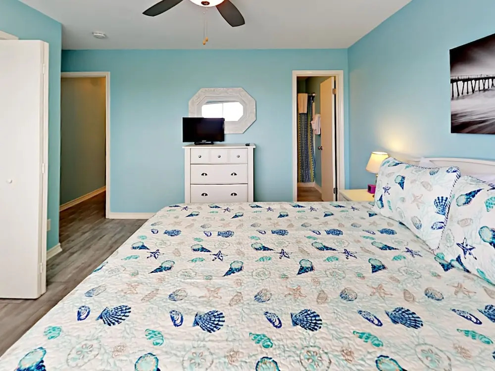 221B Las Palmas - Two Bedroom Condo