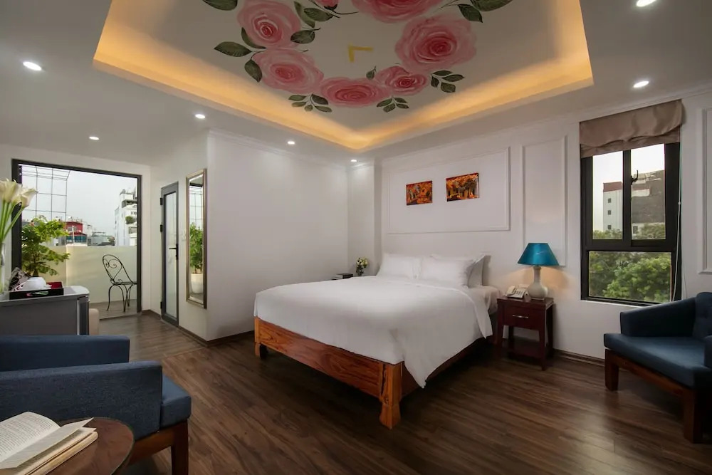 Golden Legend Palace Hotel & Travel