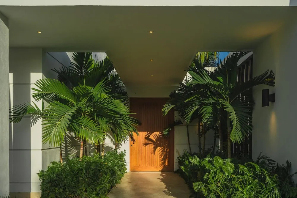 New Lake Front Villa in Golf and Beach Resort