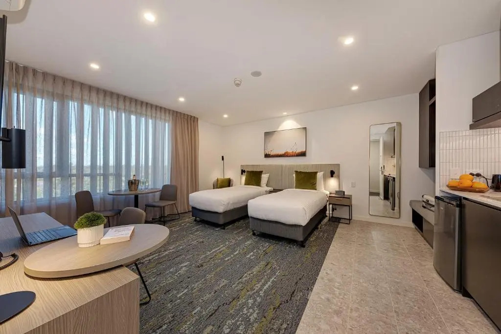 Littomore Suites Kingswood