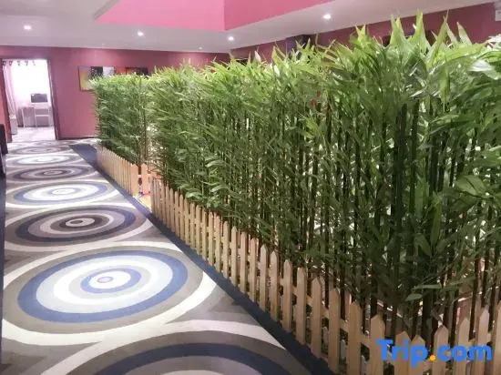 The first stop of Urumqi Theme Hotel